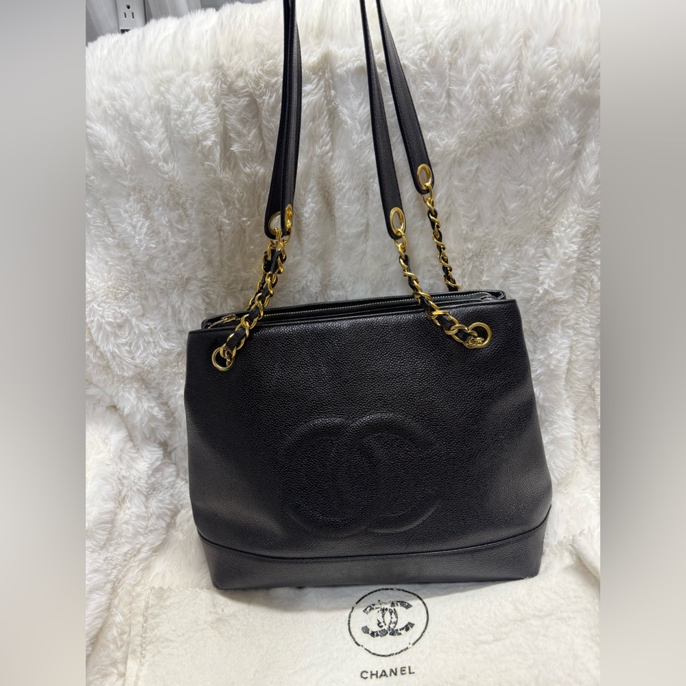 CHANEL-2568195 Black Caviar Tote Bag w Dustbag